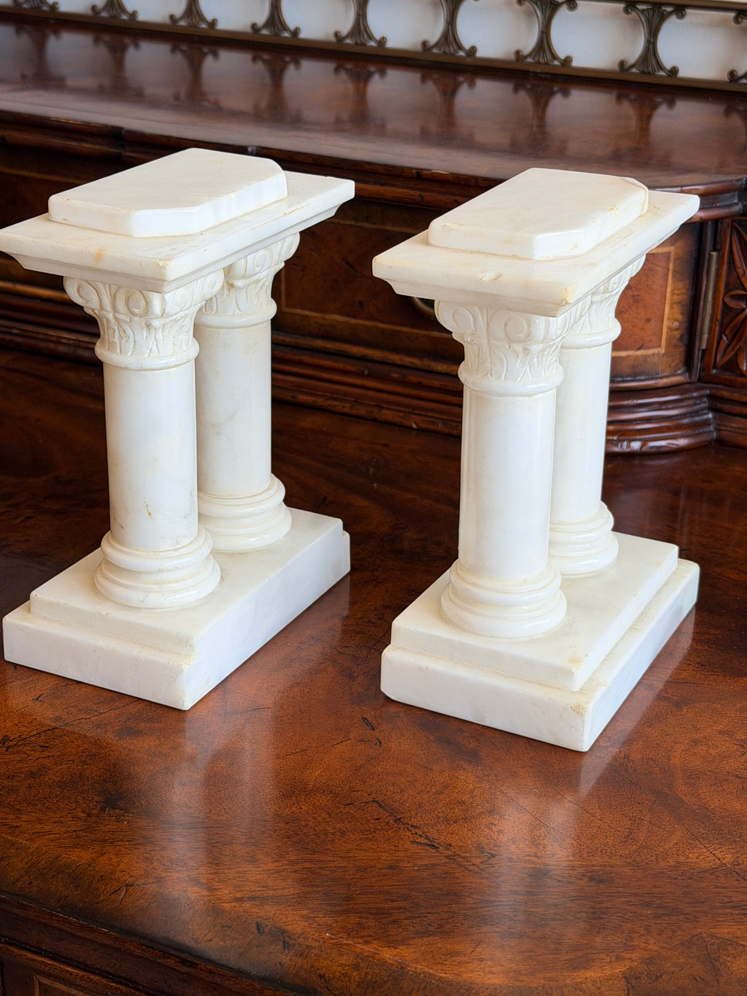 Pair of 1940s Italian carved marble Corinthian column bookends featuring intricate detailing and classic architectural design.
