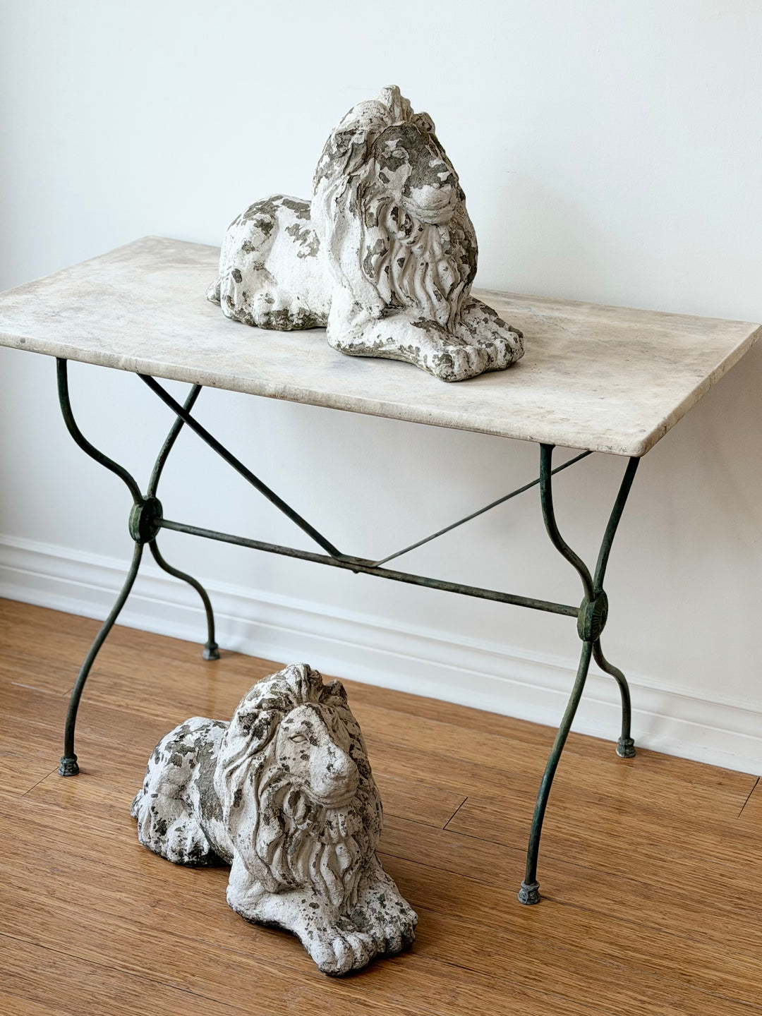 19th-century French iron and marble garden table with intricate ironwork and polished marble top, vintage outdoor furniture piece.