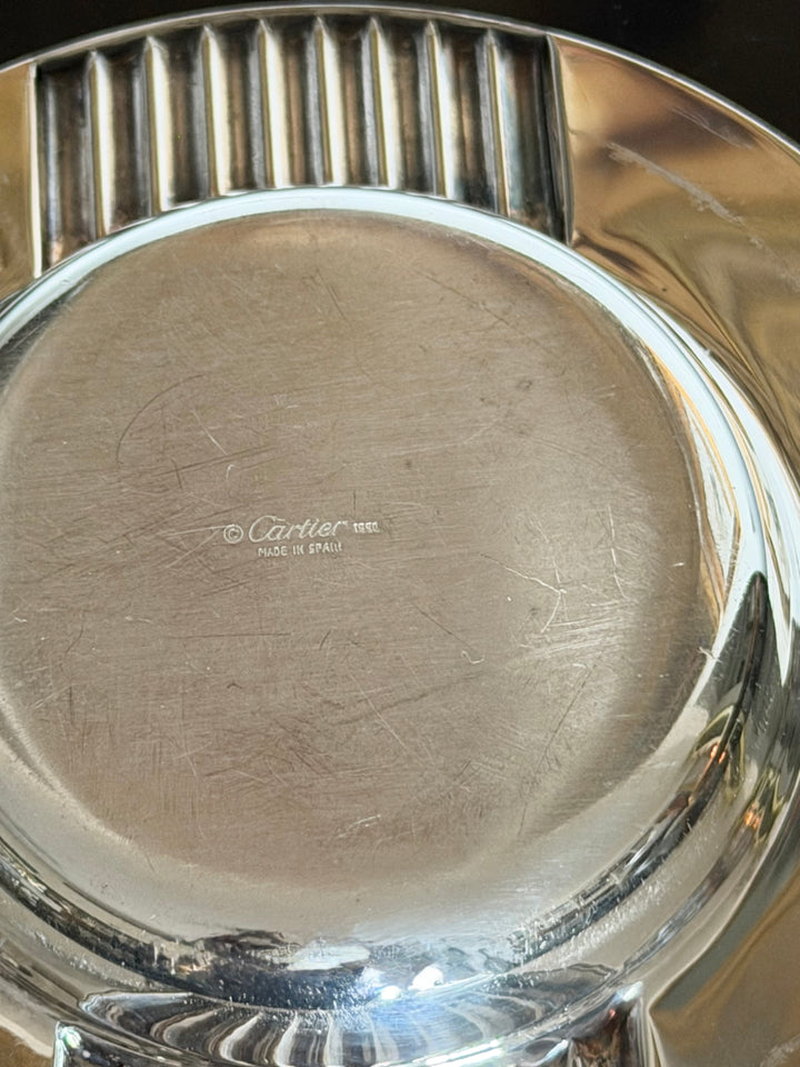 Cartier silver lapis lazuli catchall tray from 20th century, made in Spain, with detailed silver border and vibrant lapis lazuli center.