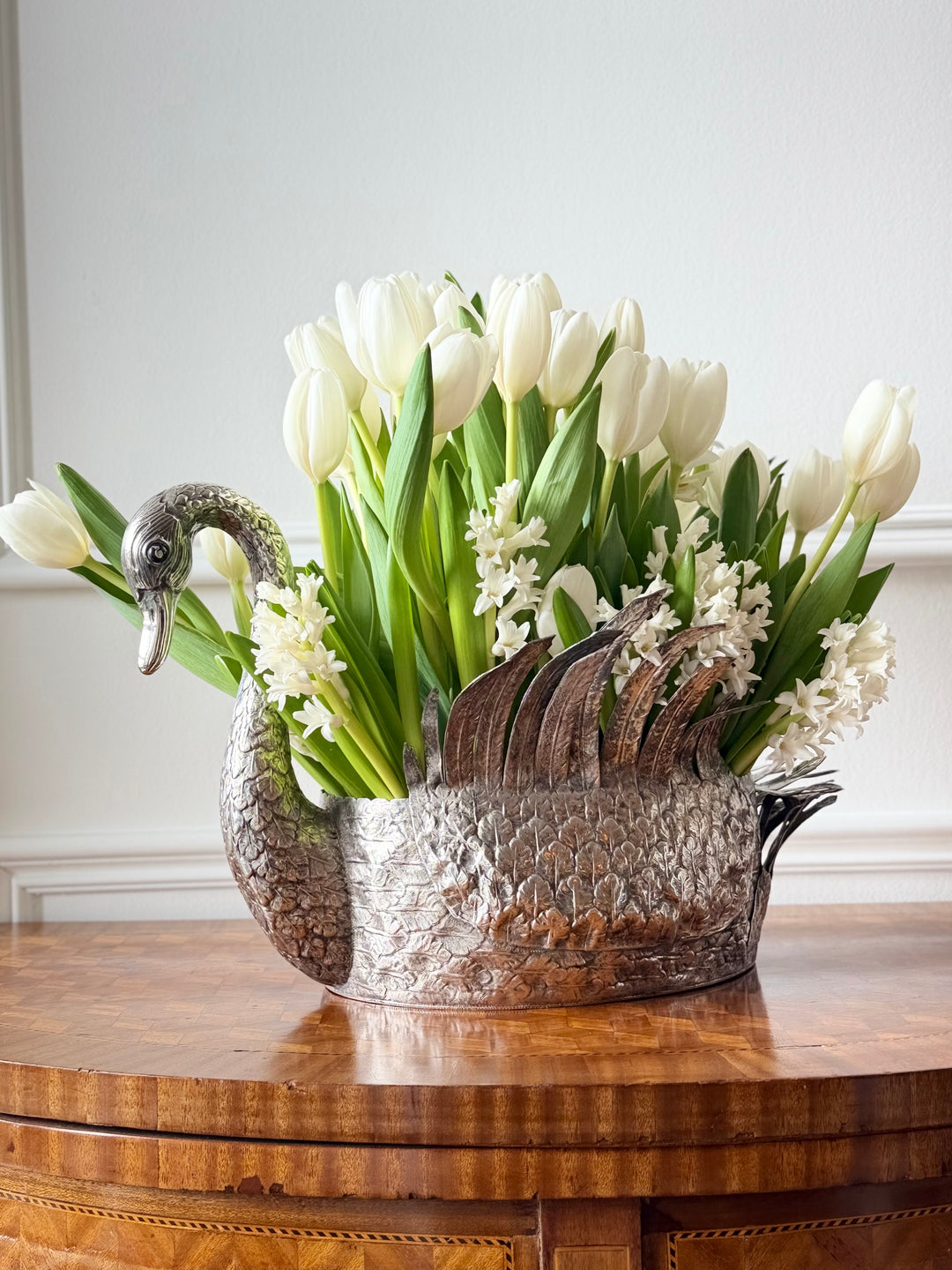 Silver swan-shaped jardinière sculpture from 20th-century Portugal, detailed silver sculpture with a sleek, artistic design